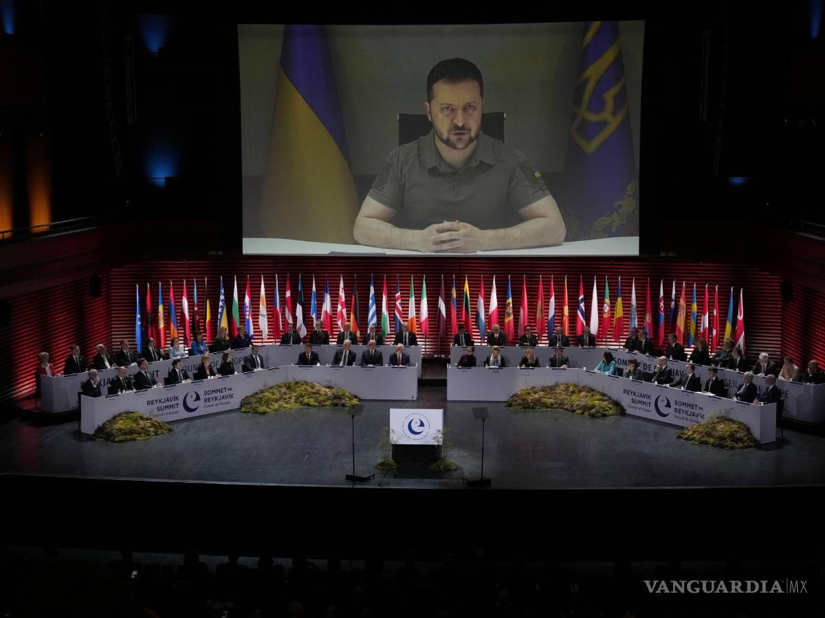 $!En declaraciones por teleconferencia desde Kiev, el presidente de Ucrania, Volodymyr Zelenskyy, se dirigió a los asistentes a una cumbre del Consejo de Europa en Reikiavik, Islandia.