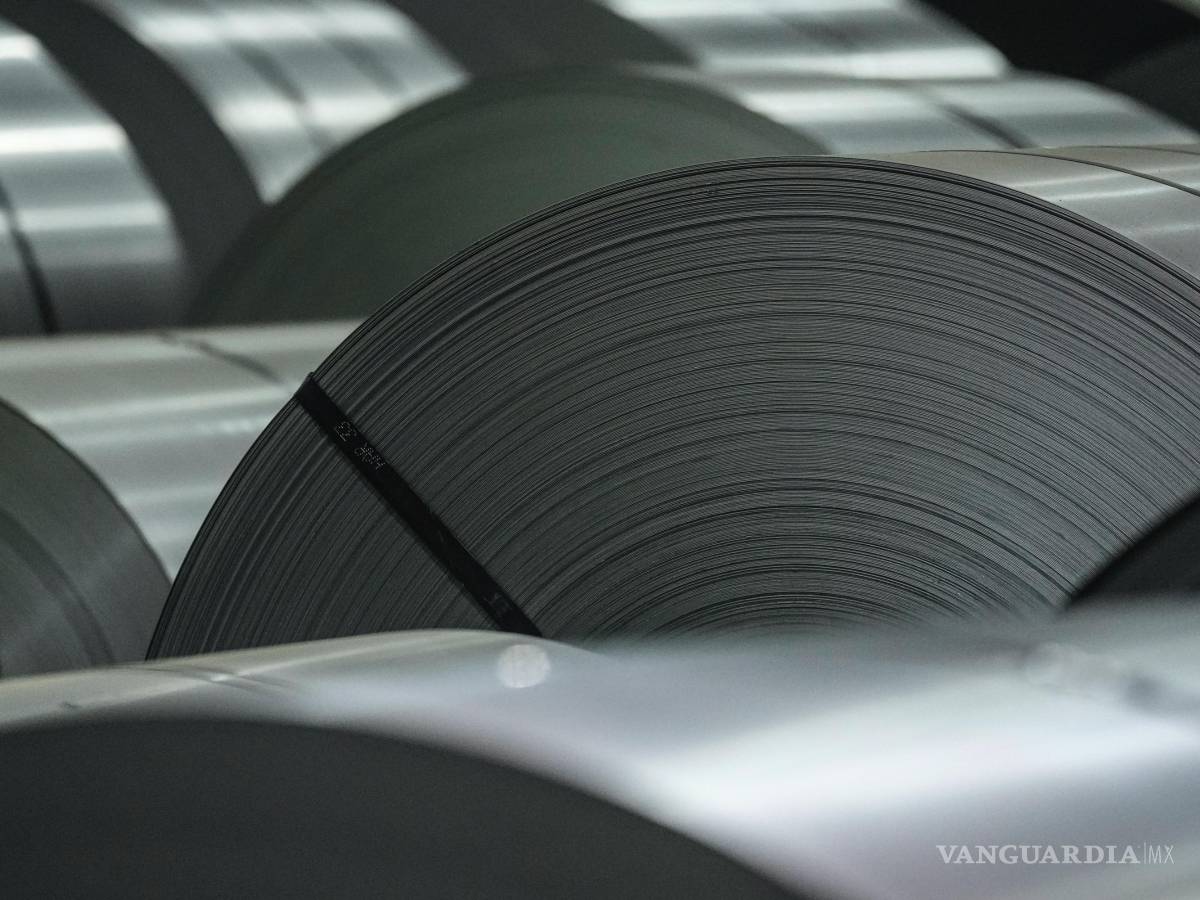 $!Bobinas de acero en la planta siderúrgica Dofasco de ArcelorMittal en Hamilton, Canadá.