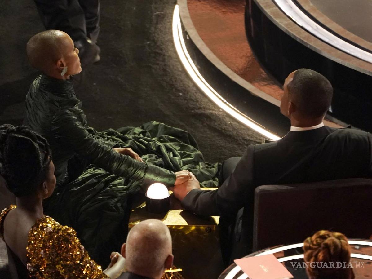 $!Jada Pinkett Smith se notó bastante molesta tras la broma de Chris Rock, incluso hizo un gesto de desaprobación.