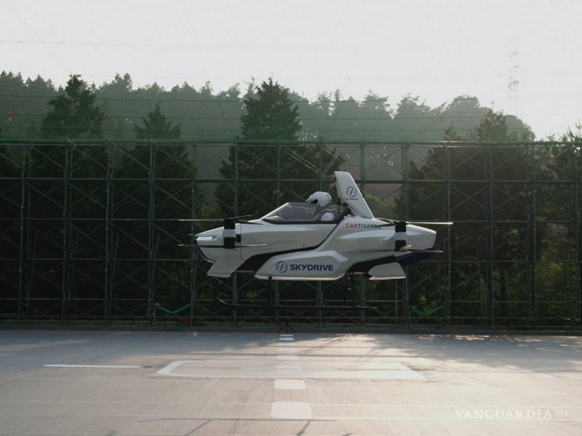 $!SkyDrive, el auto volador japonés despega con persona a bordo