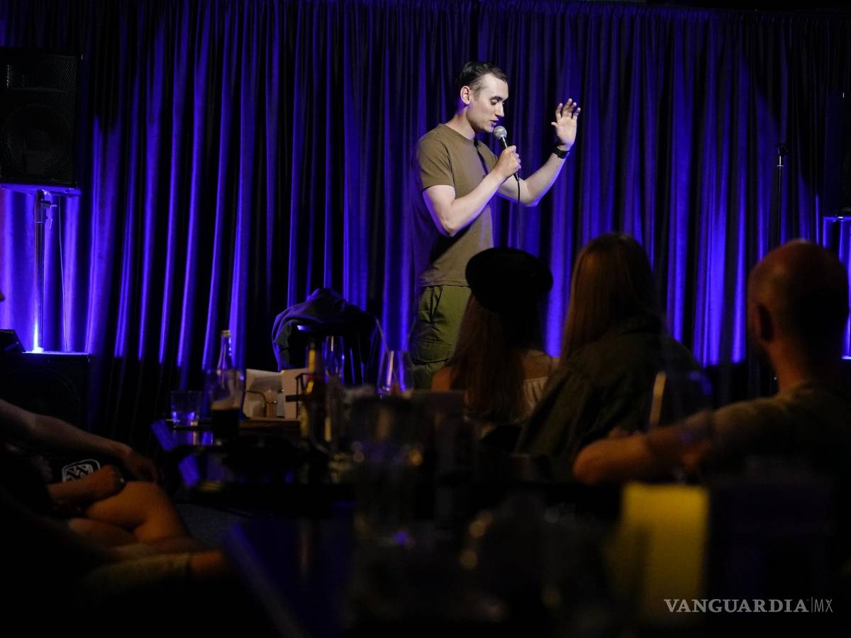 $!Serhiy Lipko durante su espectáculo de comedia en Kiev, Ucrania.