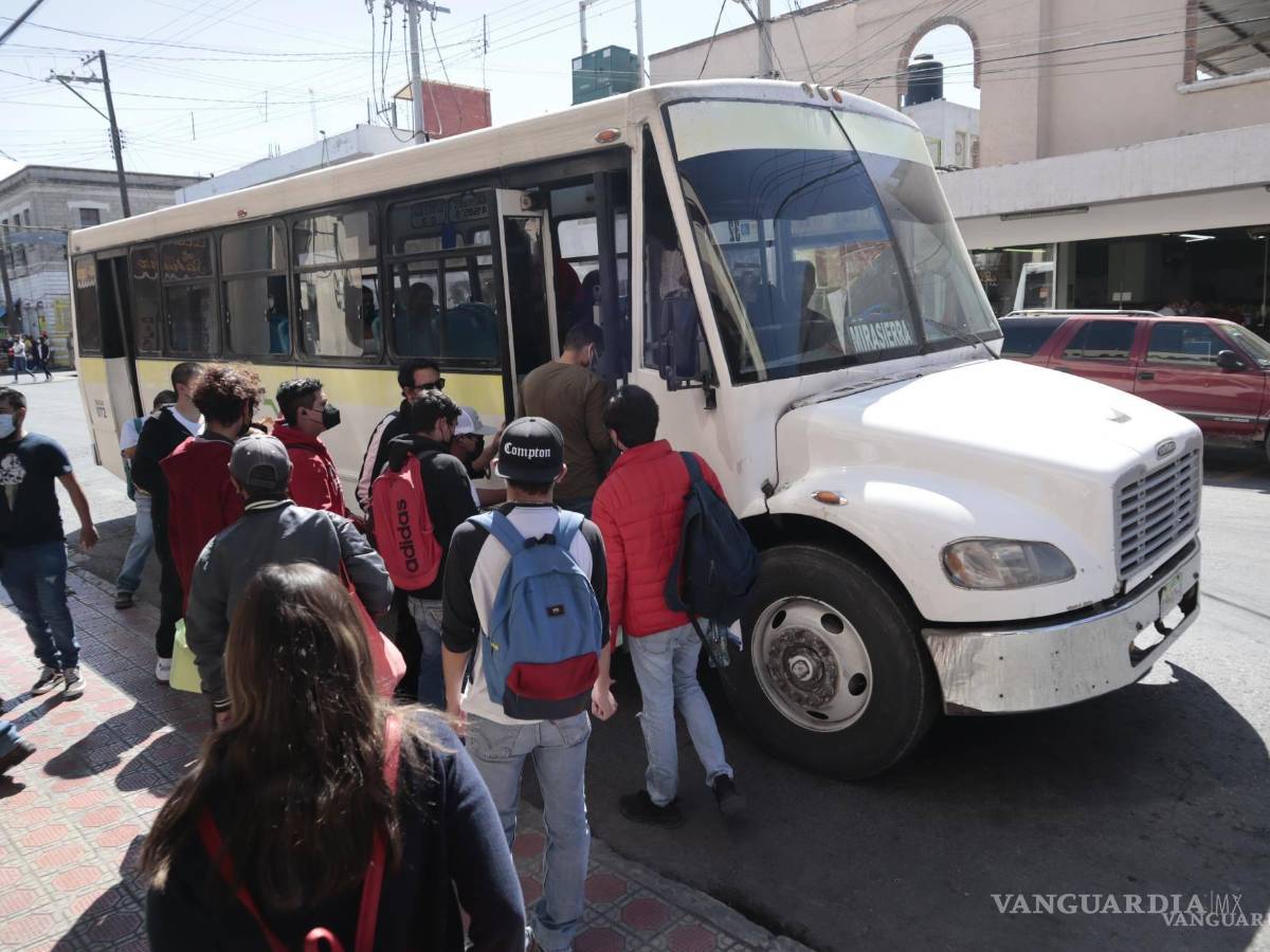 $!El número de unidades del transporte público sigue siendo bajo, sobre todo, después de la pandemia.