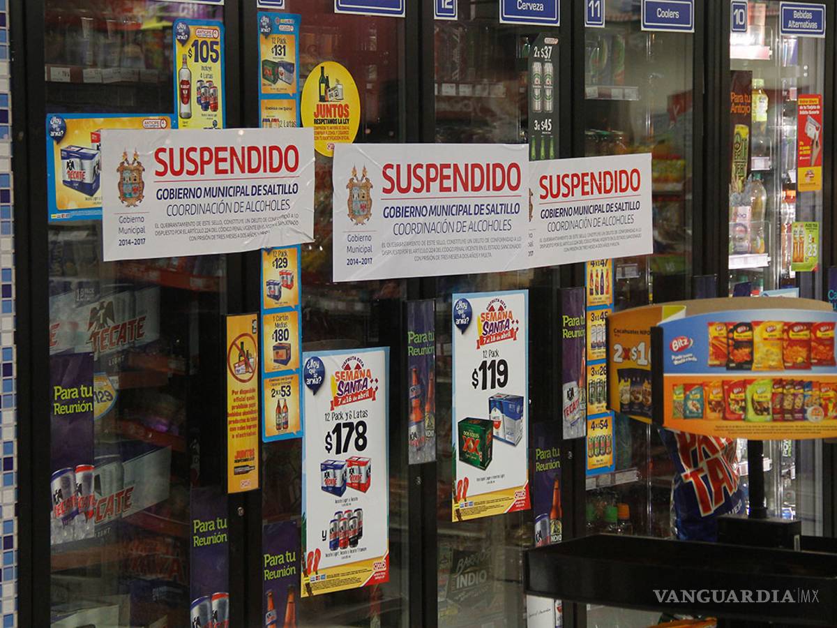$!Clausuran un Oxxo en Saltillo, empleado vendió cerveza fuera de horario