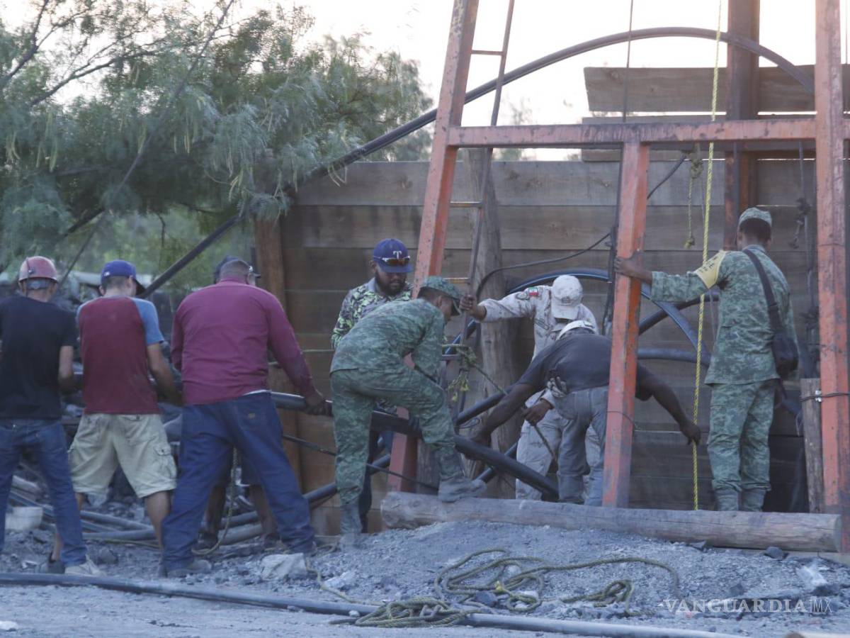 $!Trabajos en el Agujita, Sabinas, para sacar a los mineros.