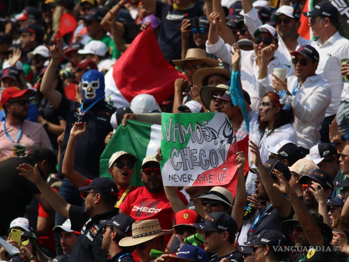 $!La afición mexicana se volcó a apoyar a Sergio Checo Pérez en la segunda práctica de la jornada en Autódromo Hermanos Rodríguez.