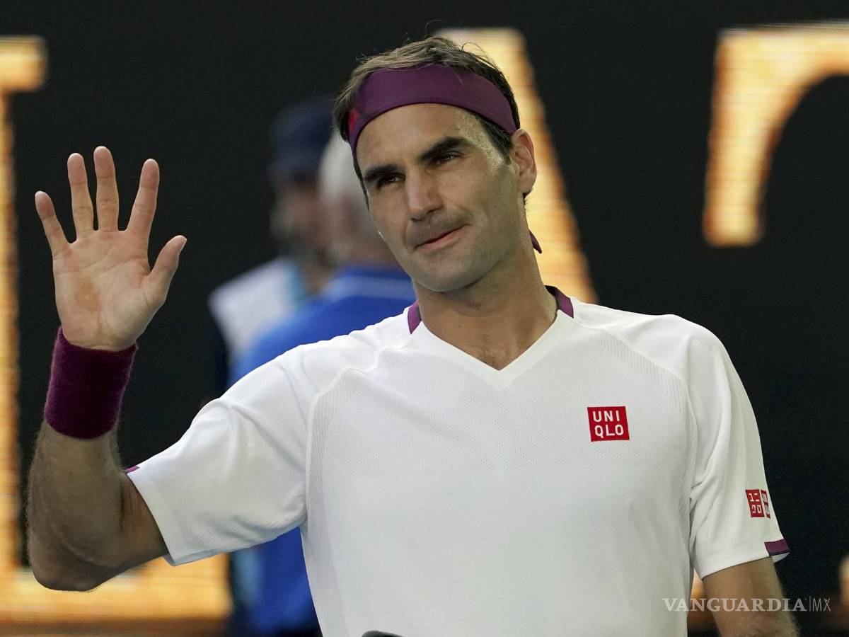 $!28 de enero de 2020. Roger Federer saluda después de derrotar a Tennys Sandgren, en su partido de cuartos de final en el Abierto de Australia en Melbourne, Australia.