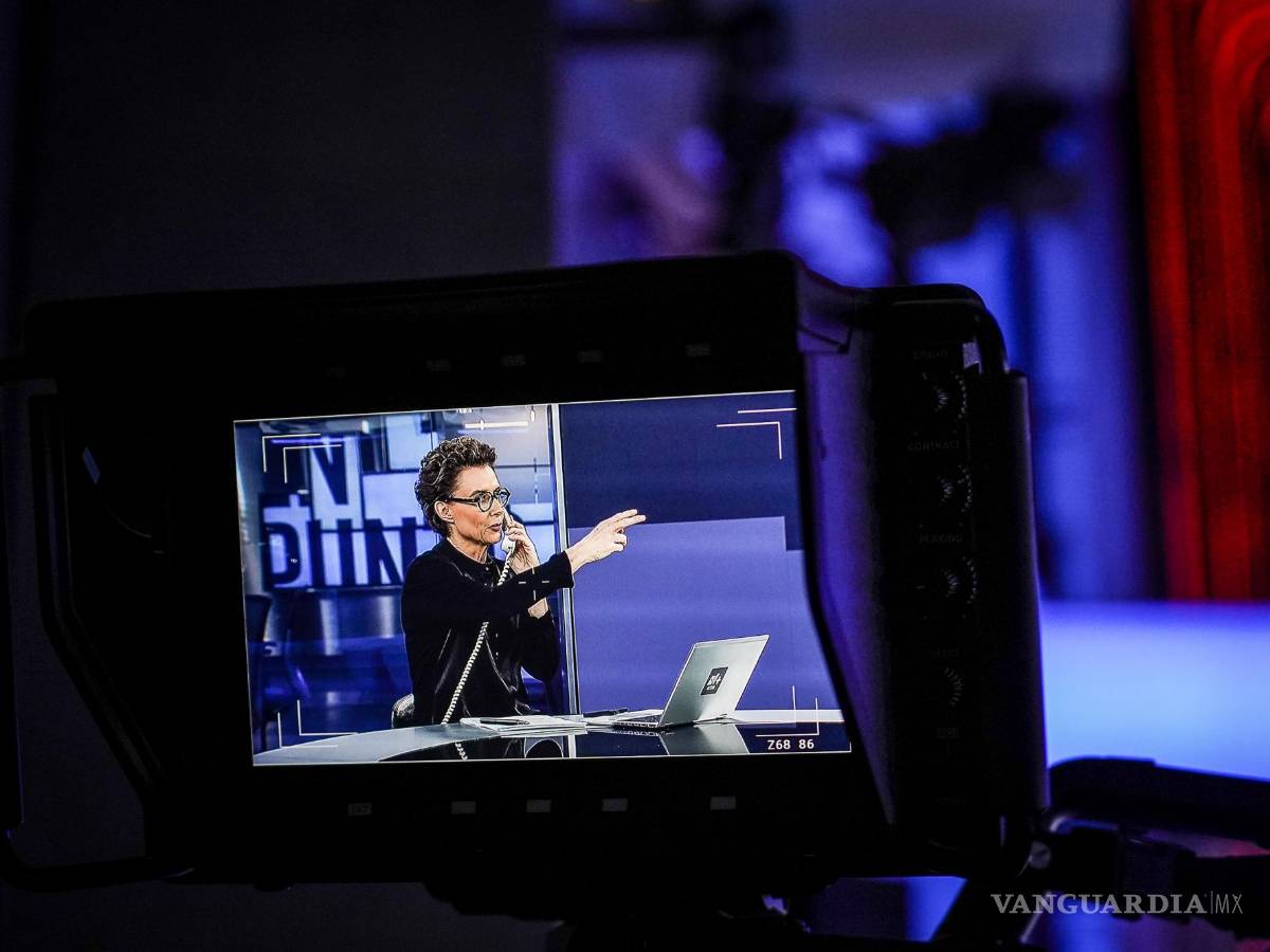 $!Detrás de escena de Denise Maerker en el plató de “En Punto”, un programa de la cadena Televisa, en la Ciudad de México, el 14 de noviembre de 2022.