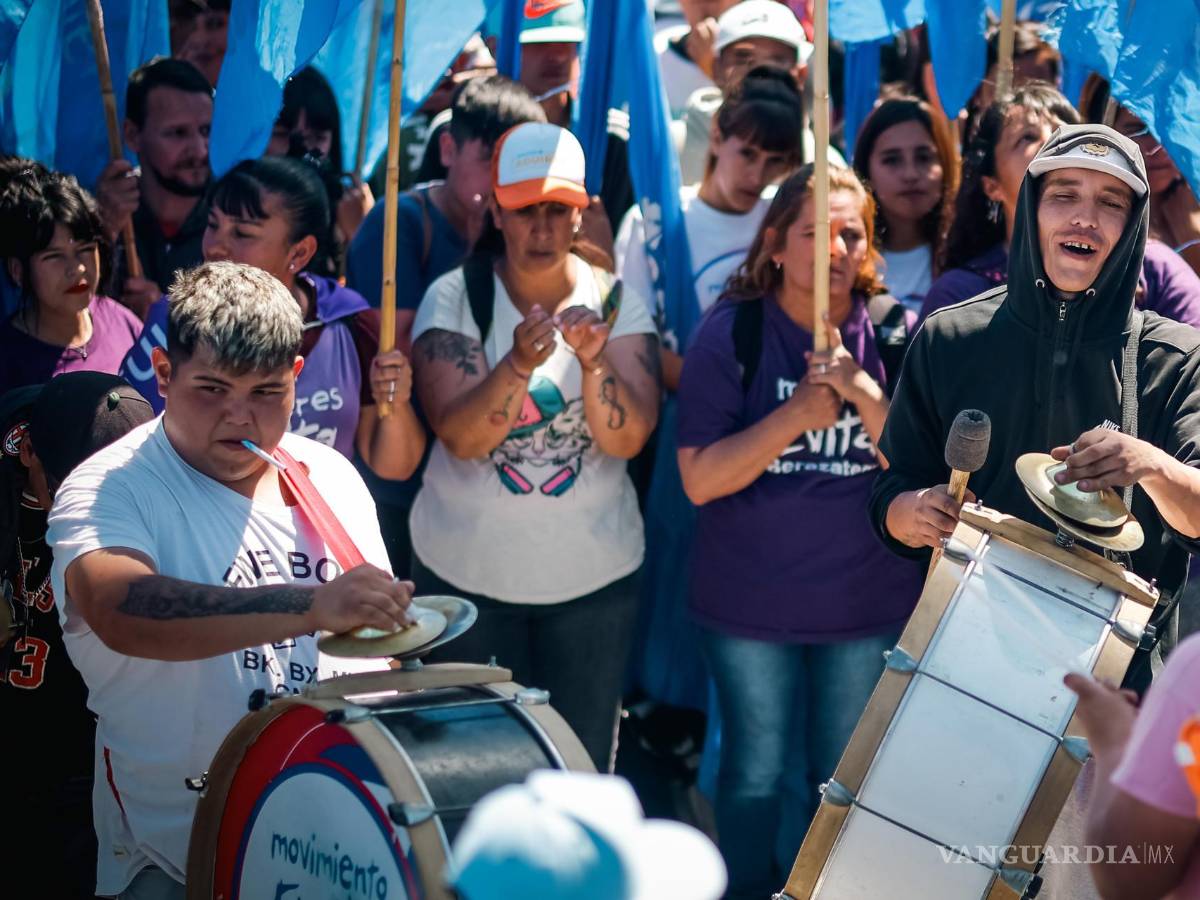 $!Sumidos en el desencanto, los más de 6.5 millones de jóvenes con derecho a voto serán claves para definir al próximo presidente de Argentina.
