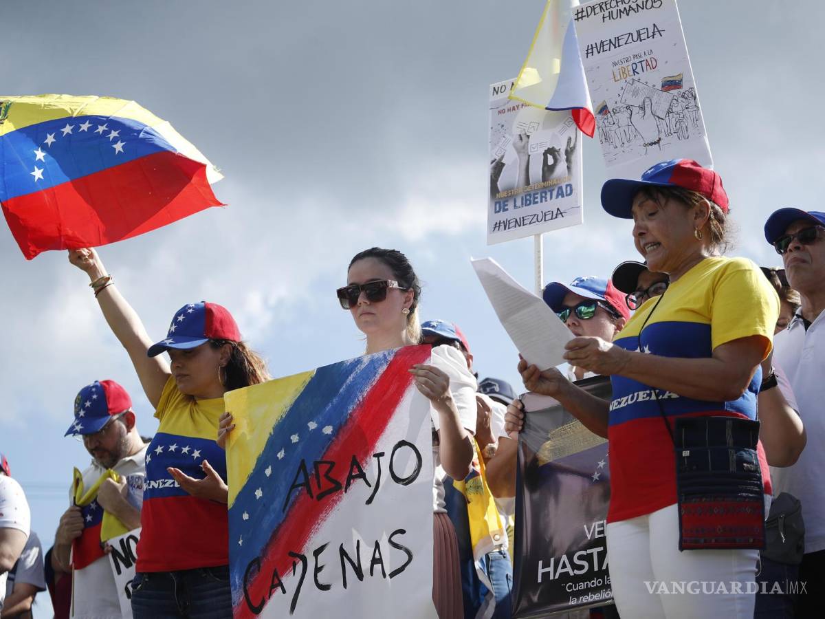 $!Desde el extranjero, como en El Salvador, venezolanos exiliados se manifiestan también contra los resultados de las elecciones presidenciales.