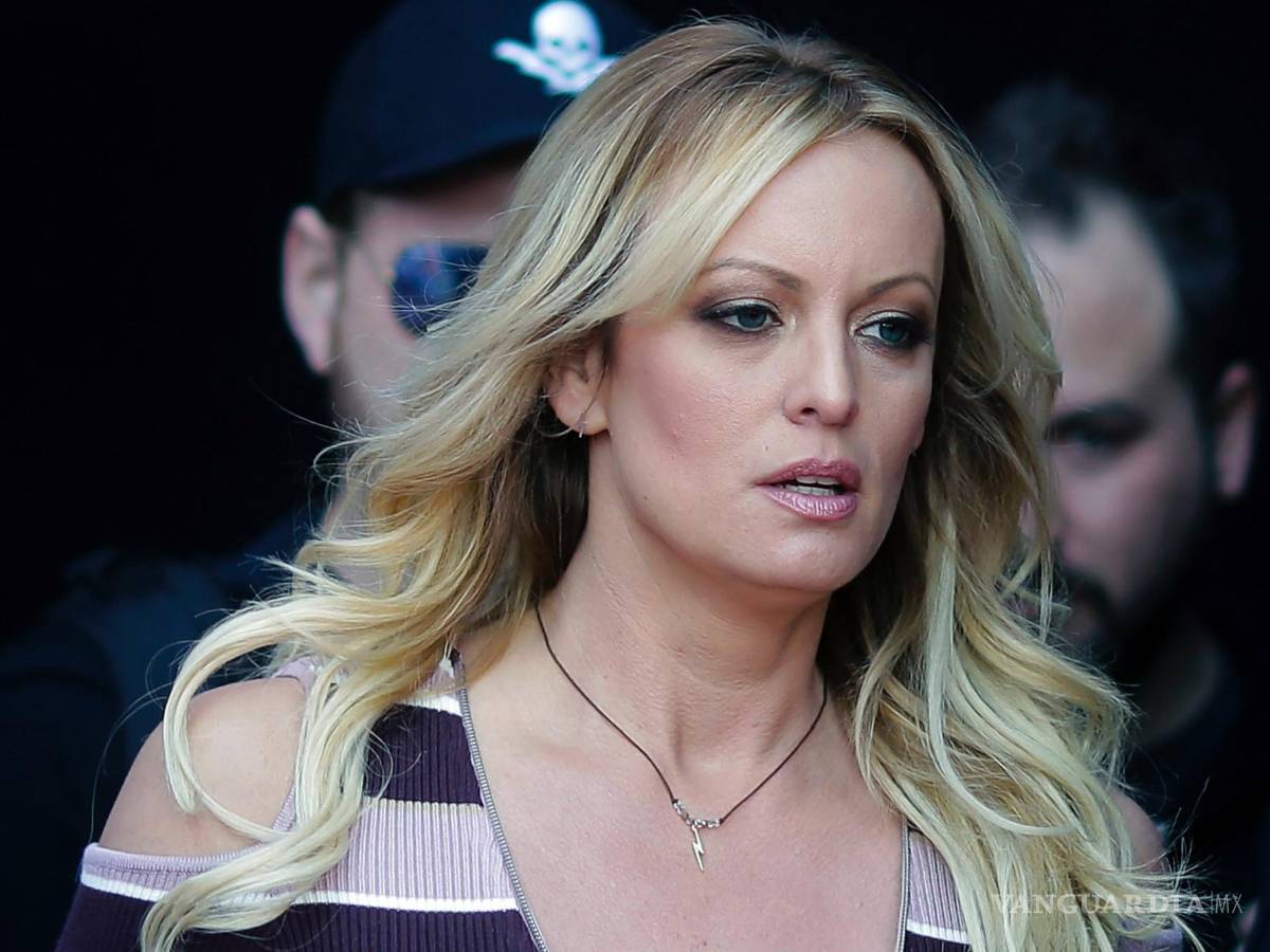 $!La actriz de cine para adultos Stormy Daniels llega a la feria de entretenimiento para adultos “Venus” en Berlín, el 11 de octubre de 2018.