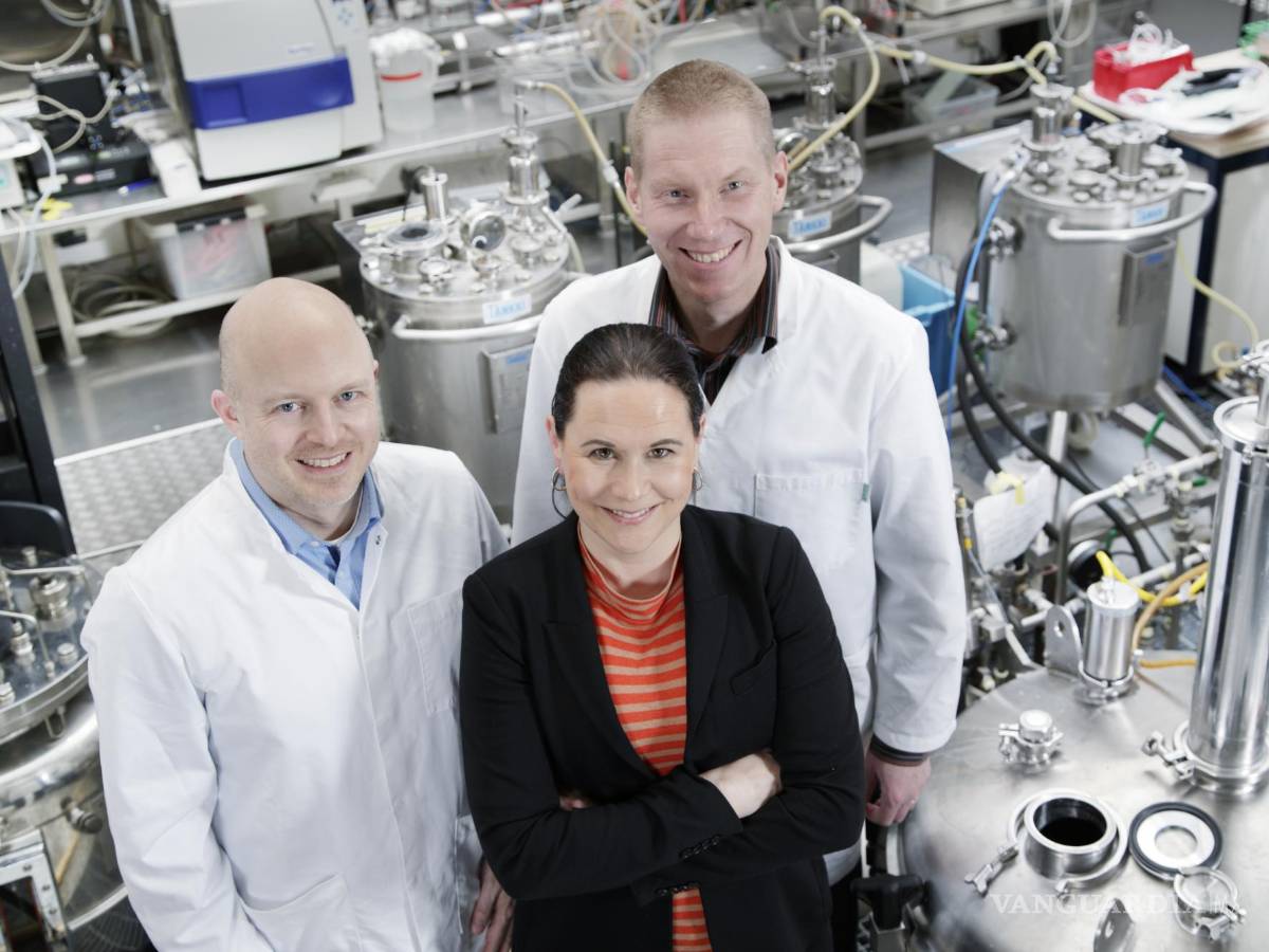 $!Christopher Landowski (izq.), Maija Itkonen (centro) y Jussi Joensuu (der.) de Onego Bio. EFE/VTT