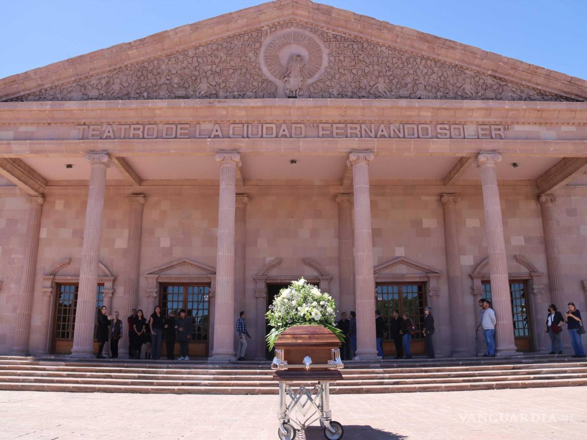 $!Desde el Teatro Fernando Soler despiden al actor René Gil Morales