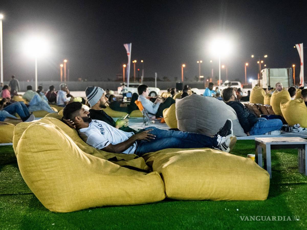 $!Fans en el lounge ubicado en el Fan Village en Doha.