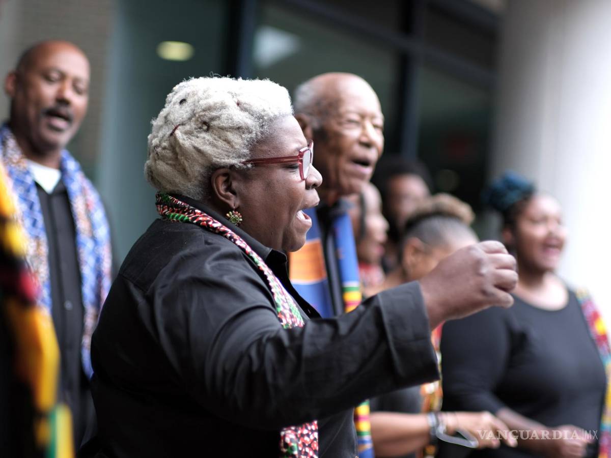 $!Integrantes del conjunto Jubilee Voices durante la celebración de la Semana de los Libros Prohibidos en la Biblioteca Pública de Arlington.