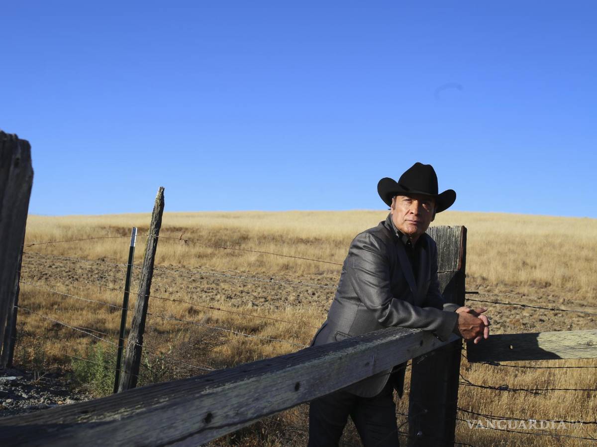 $!Jorge Hernández durante la filmación del documental Los Tigres del Norte: Historias que contar, estrenado en Amazon Prime Video.