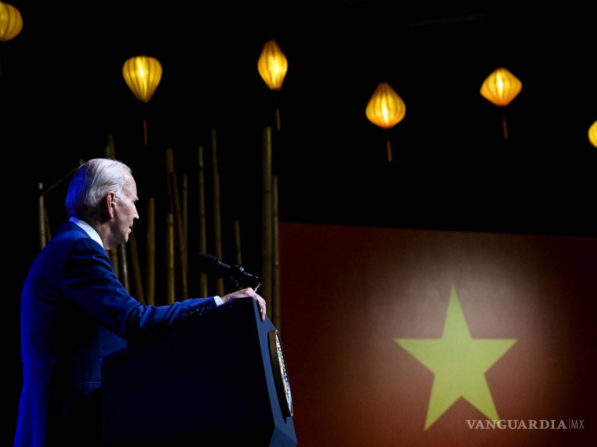 $!El presidente Joe Biden habla con los periodistas tras reunirse con Nguyen Phu Trong, secretario general del Partido Comunista de Vietnam, en Hanoi.