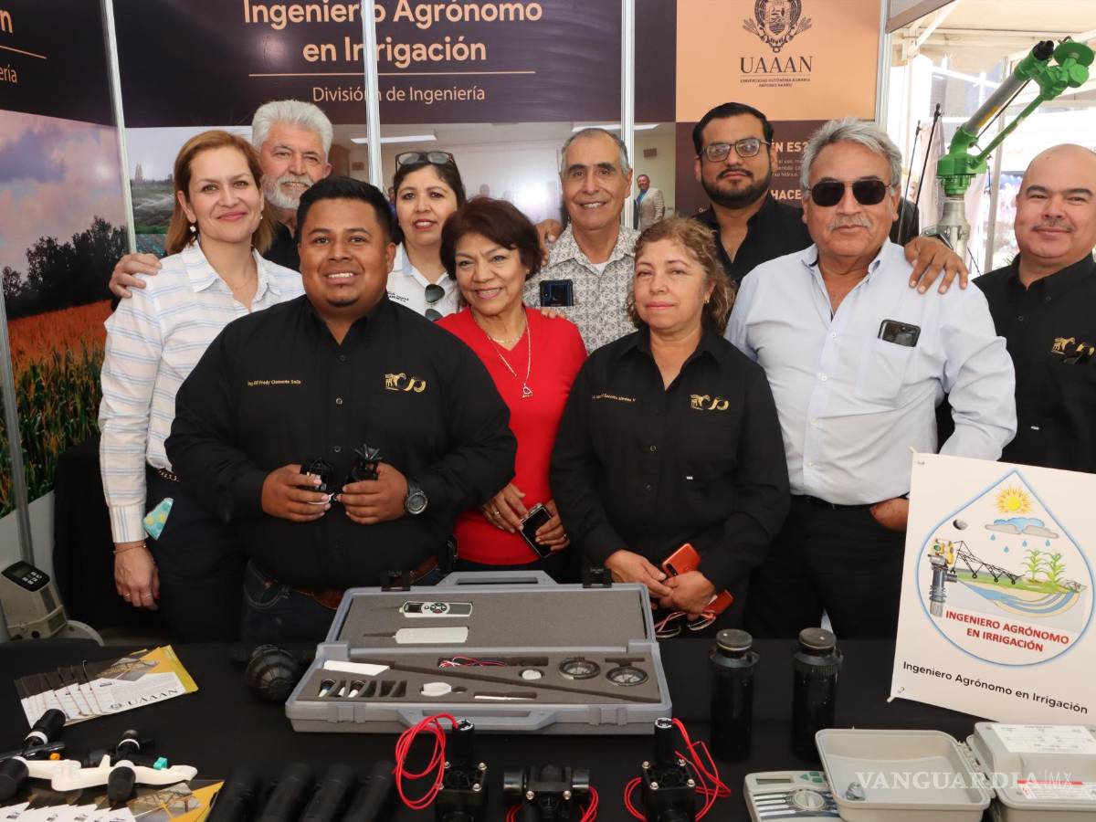 $!Egresados de distintas carreras se dieron cita para compartir los festejos de su alma mater.