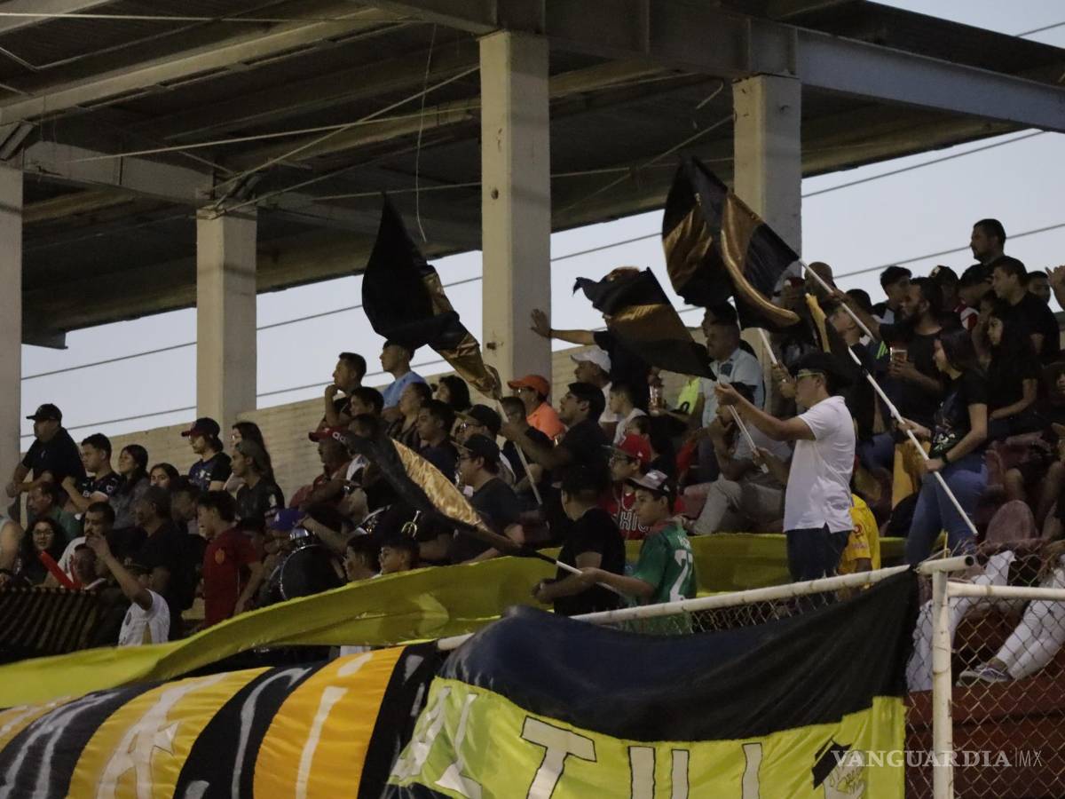 $!La afición se dio cita en el Olímpico para darle ánimos a los locales.