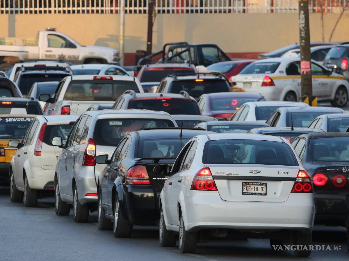 $!En Saltillo tras 7 días, reabastecen gasolineras lentamente