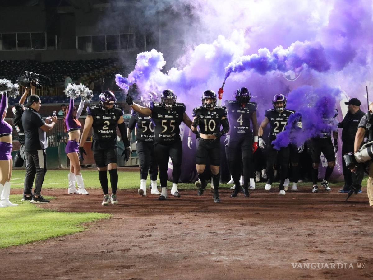 $!Motivados y con el objetivo de obtener el pase a la VI Edición del Tazón México los Dinos entraron al campo.