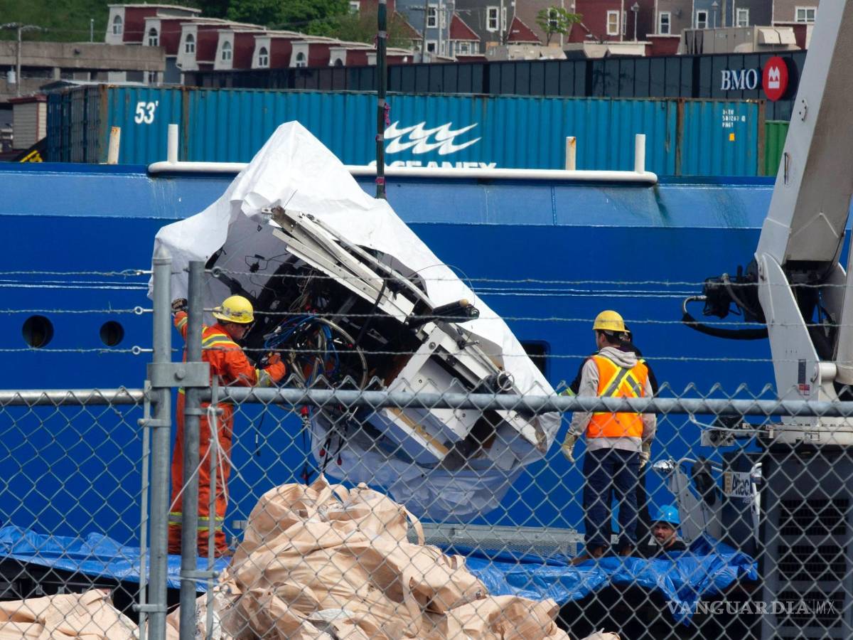 $!Escombros del sumergible Titan, recuperados del fondo del océano cerca del naufragio del Titanic.