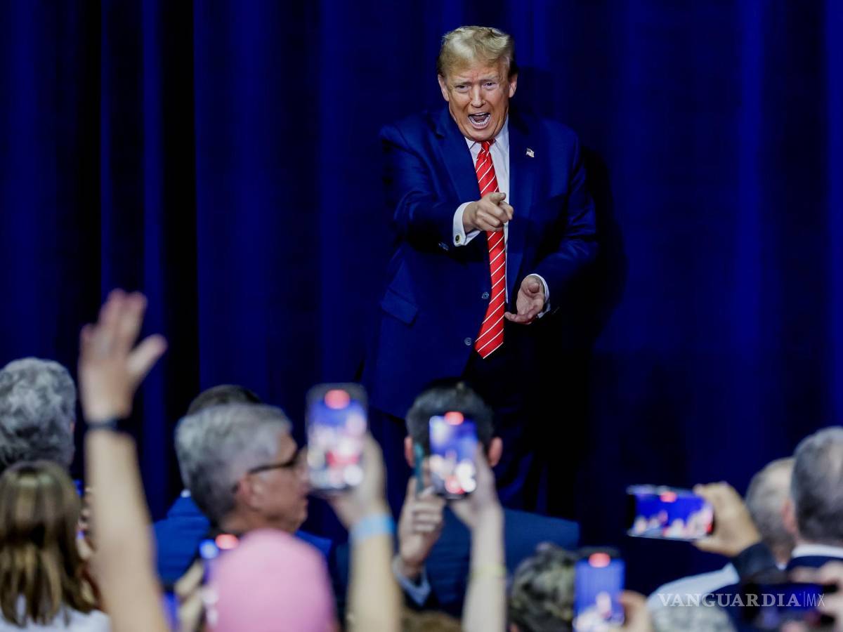 $!Donald Trump participa durante un evento de campaña “Get Out the Vote Rally” en el Forum River Center en Roma, Georgia.