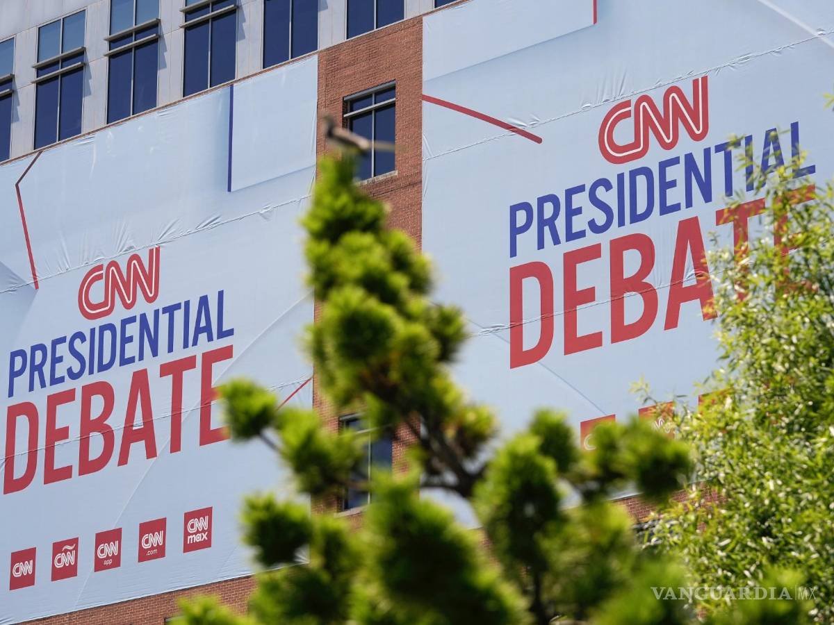 $!En la imagen se ven carteles para el próximo debate presidencial en el campus de CNN Techwood en Atlanta.