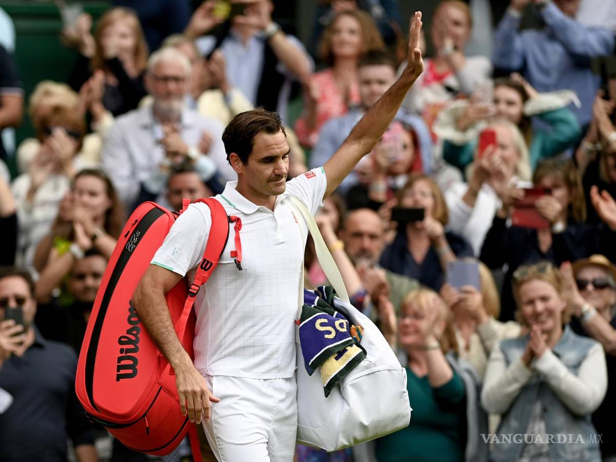 $!Roger Federer después del partido de cuartos de final contra Hubert Hurkacz en el Campeonato de Wimbledon, en Wimbledon, Gran Bretaña, el 07 de julio de 2021.