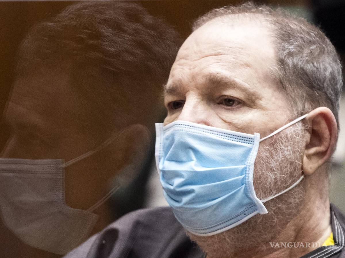 $!Fotografía de archivo fechada el 29 de julio de 2021 del productor de cine Harvey Weinstein durante un juicio en su contra en Los Ángeles.