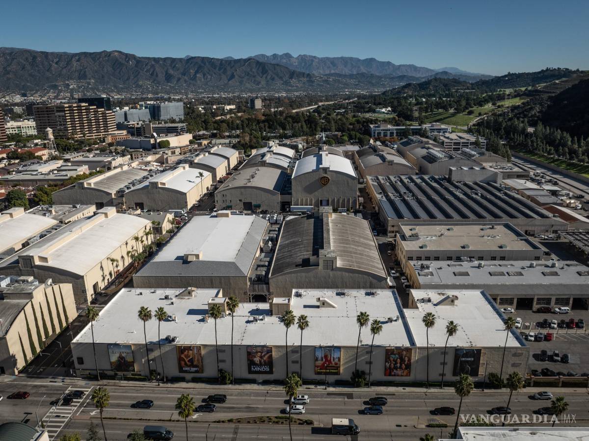 $!Una vista aérea muestra los estudios Warner Bros. en Burbank, California.