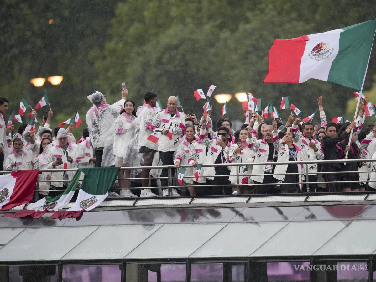 $!El bello uniforme de México hizo aparición durante su desfile en el Sena.