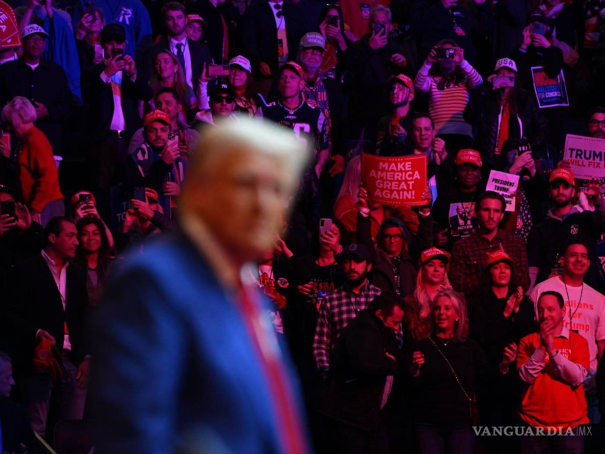 $!El expresidente Donald Trump, candidato presidencial republicano, habla durante un mitin de campaña en el Madison Square Garden de Nueva York.