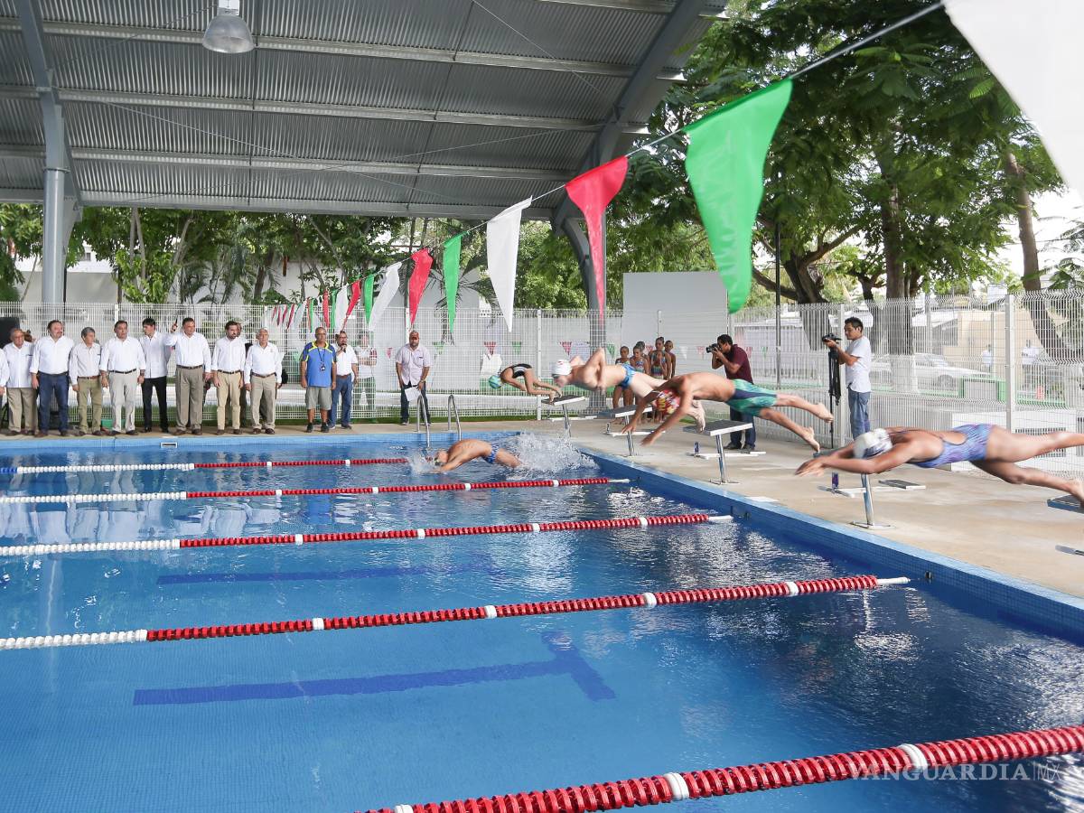 $!El nuevo contrato millonario del 'Canelo' podría mantener durante un año las carreteras de 27 estados del País y pagar la deuda pública de Jalisco