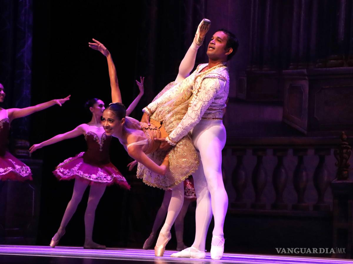 $!Gala Internacional de Ballet deslumbra en el principal escenario de Saltillo