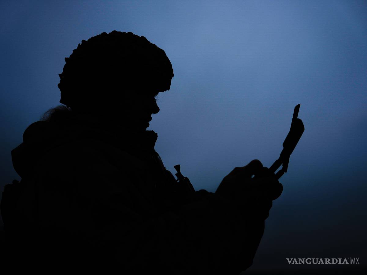 $!Una operadora de drones ucraniana llamada Imla, de la unidad Kraken 1654, vuela un dron Vampire en Járkiv Oblast, Ucrania.