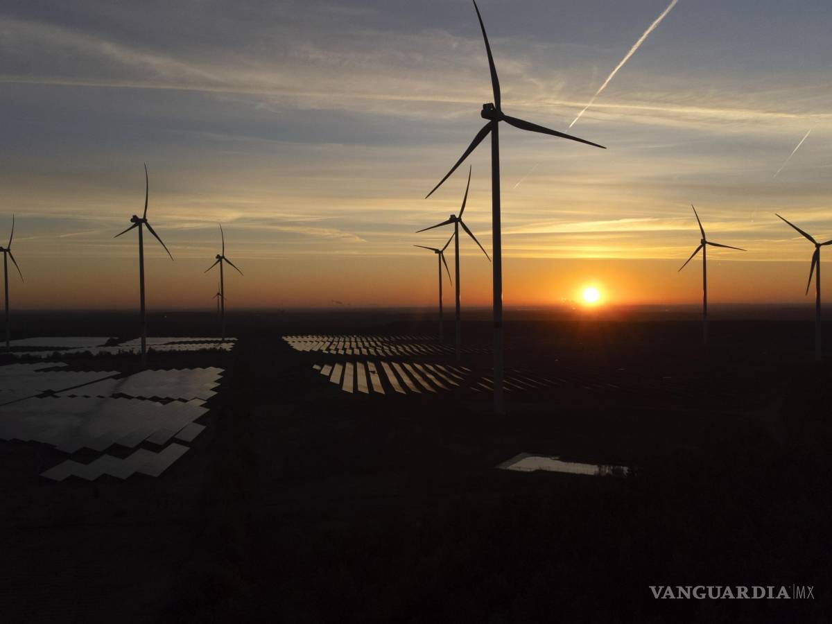 $!Un estudio muestra que las tres fuentes de electricidad más baratas a en todo el mundo el año pasado fueron la energía eólica terrestre, los paneles solares y la nueva energía hidroeléctrica.