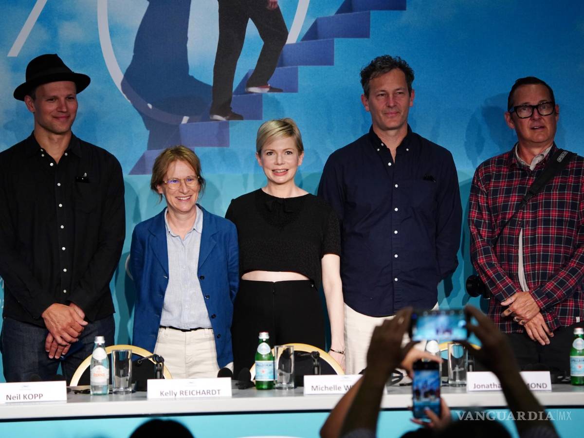 $!(De izquierda a derecha) Neil Kopp, Kelly Reichardt, Michelle Williams, Jonathan Raymond y Christopher Blauvelt en el Festival de Cine de Cannes.