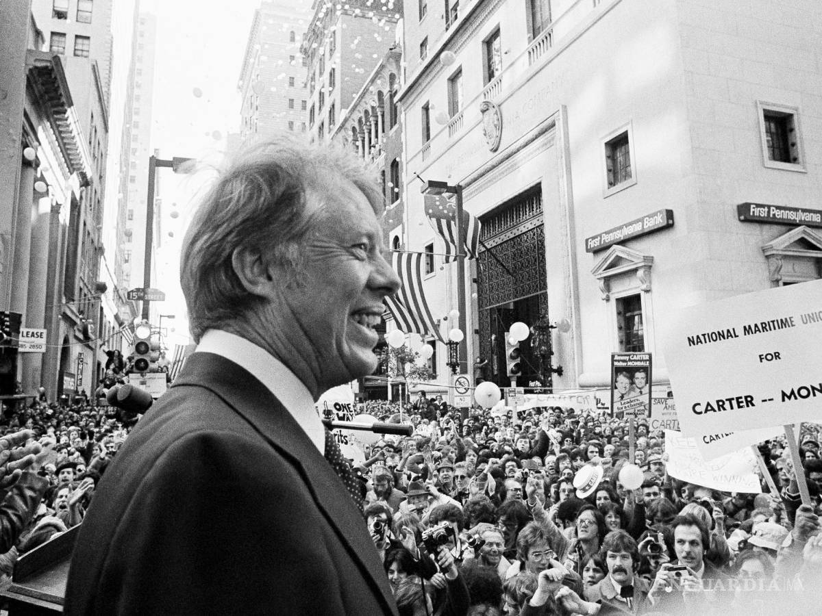 $!35,000 personas se reúnen para escuchar el discurso del candidato presidencial Jimmy Carter al mediodía en el centro de Filadelfia, el 29 de octubre de 1976.
