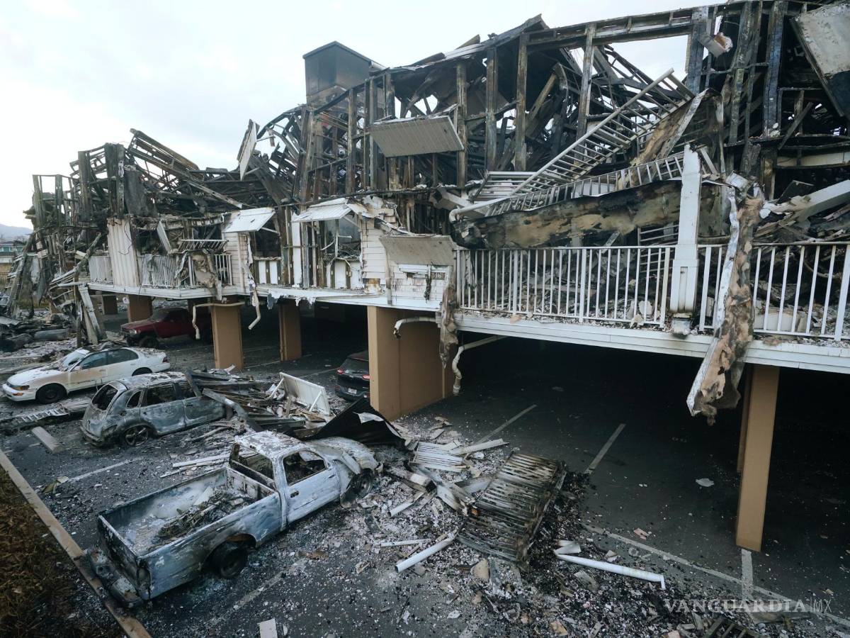 $!Imagen de la destrucción provocada por un incendio forestal en Lahaina, Hawái.