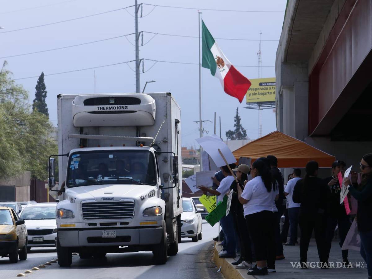 $!Las manifestaciones iniciaron desde el pasado 17 de octubre y los trabajadores han pedido la solidaridad de los ciudadanos.
