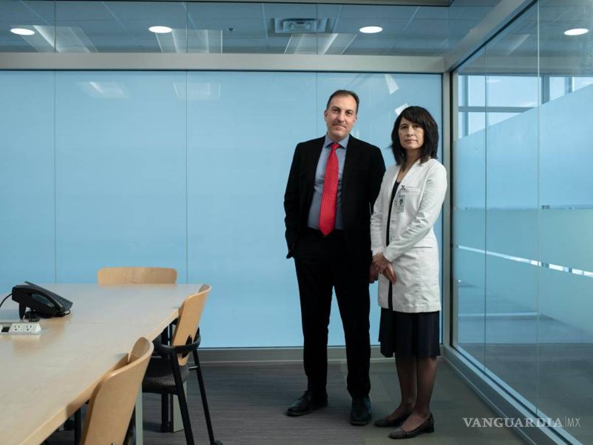 $!Los especialistas en movimiento Dres. Davide Martine y Tamara Pringsheim, la hija de Prinsheim sugirió que buscar en TikTok pistas sobre los fenómenos de tics.