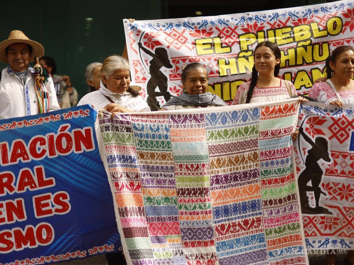 $!Frida Hyadi Díaz, artesana e integrante de la Asamblea del pueblo hñahñu, señaló que la apropiación cultural también es un acto de racismo y violencia de género.