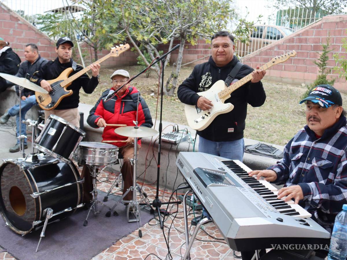 $!Como cada año, músicos de la localidad acuden a agradecer y a venerar a su santa patrona.