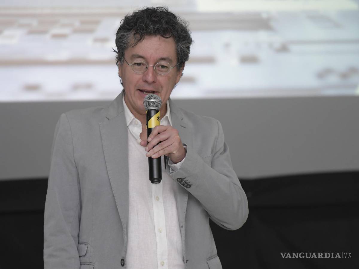 $!El profesor Jesús Humberto Aguilar durante su conferencia “Mente e Inteligencia Artificial” en el Tec de Monterrey, exploró los desafíos de la IA.