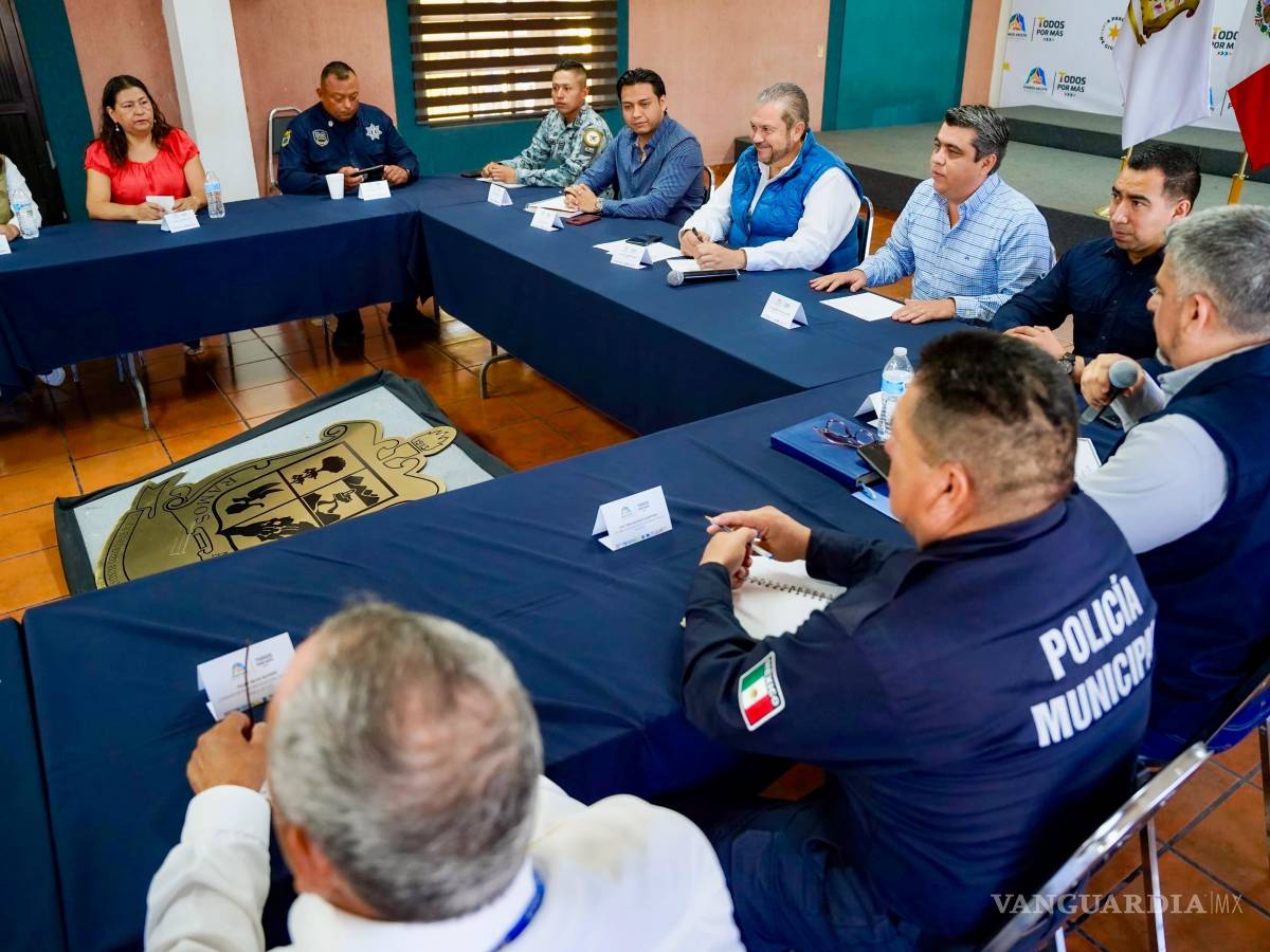 $!El alcalde Tomás Gutiérrez Merino encabezó la reunión de la Mesa Regional para la Construcción de Paz y Seguridad.