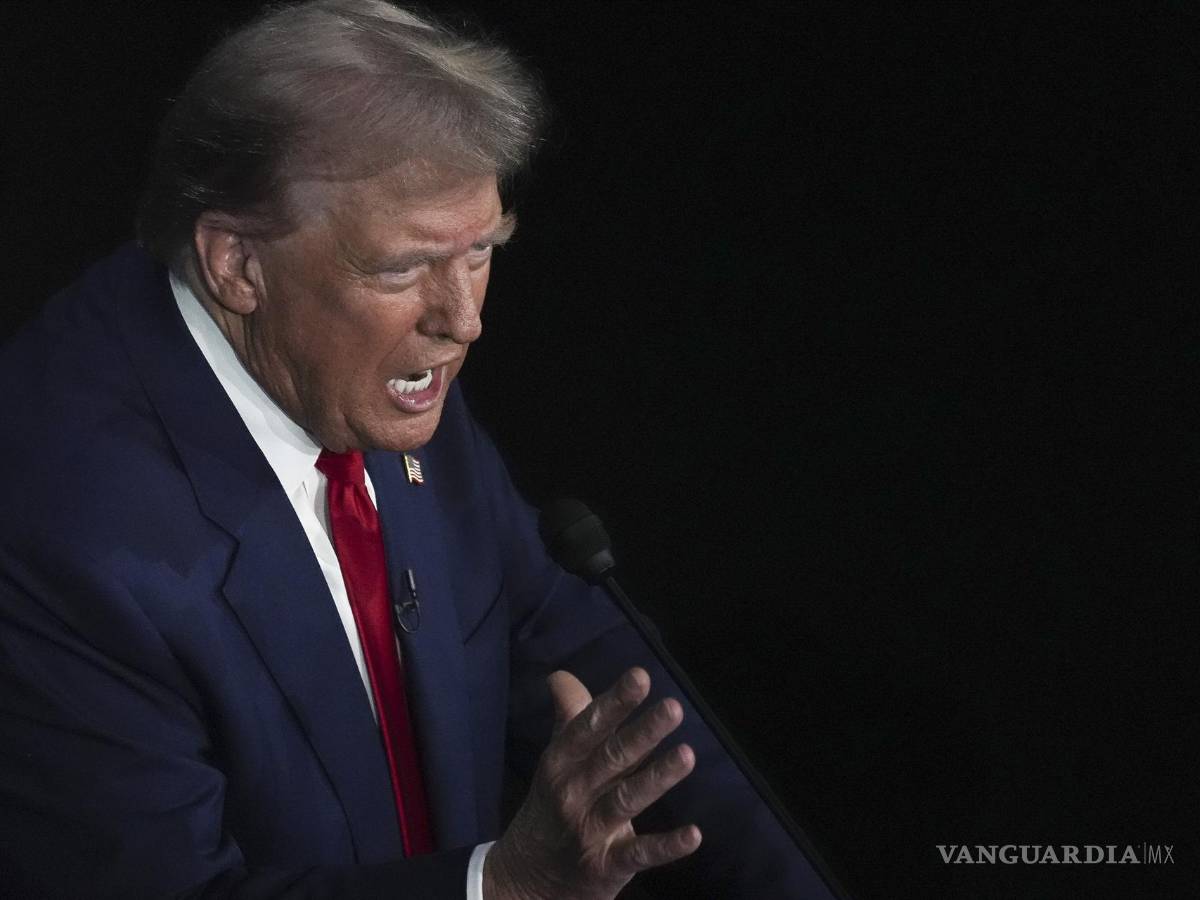 $!El candidato presidencial republicano Donald Trump durante el debate presidencial organizado por ABC News en Filadelfia, Pensilvania.