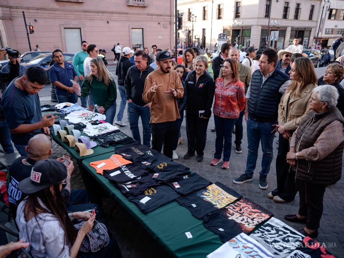 $!Ciudadanos aprovecharon la jornada para adquirir playeras con causa durante los eventos en espacios públicos recuperados.