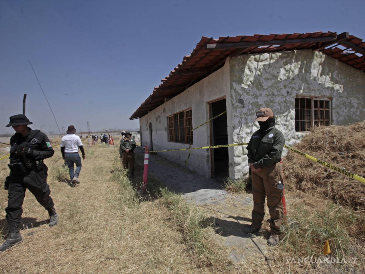 $!El recorrido encabezado por la FGR fue visto como un show por parte de algunos sectores.