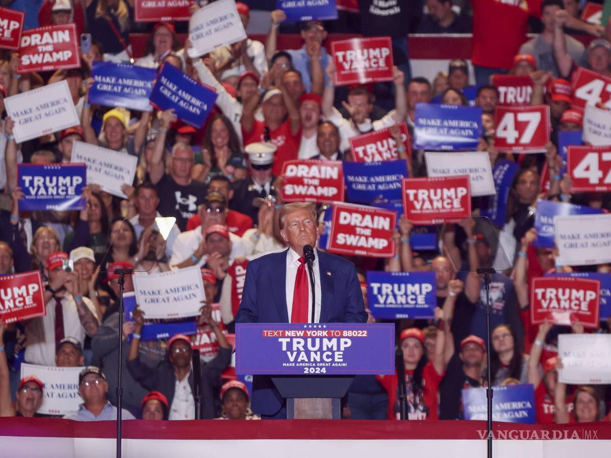 $!El candidato republicano a la presidencia Donald Trump enun mitin en el Nassau Veterans Memorial Coliseum en Uniondale, Nueva York.