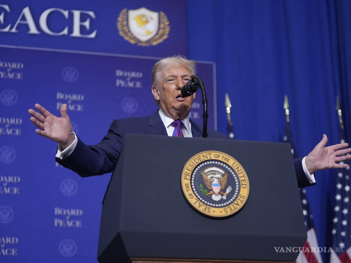 $!El presidente Donald Trump habla durante una reunión de la Junta de Paz en el Instituto de Paz de Estados Unidos en Washington.
